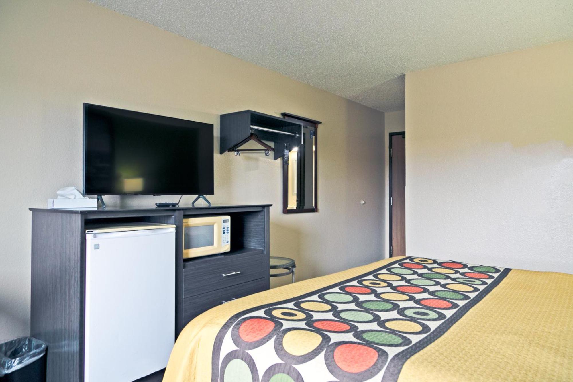Super 8 By Wyndham Augusta Ft Eisenhower Area Bagian luar foto