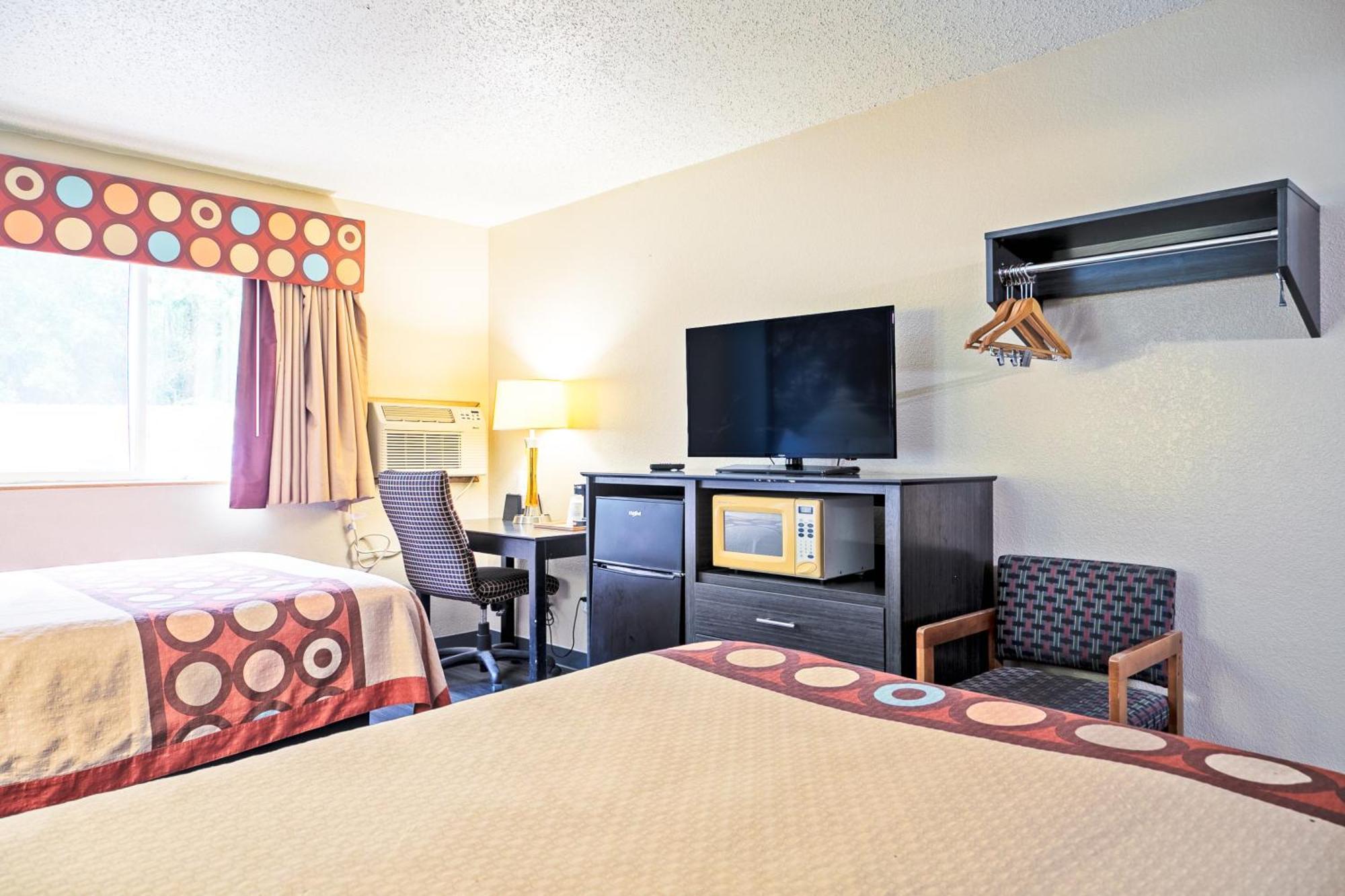 Super 8 By Wyndham Augusta Ft Eisenhower Area Bagian luar foto