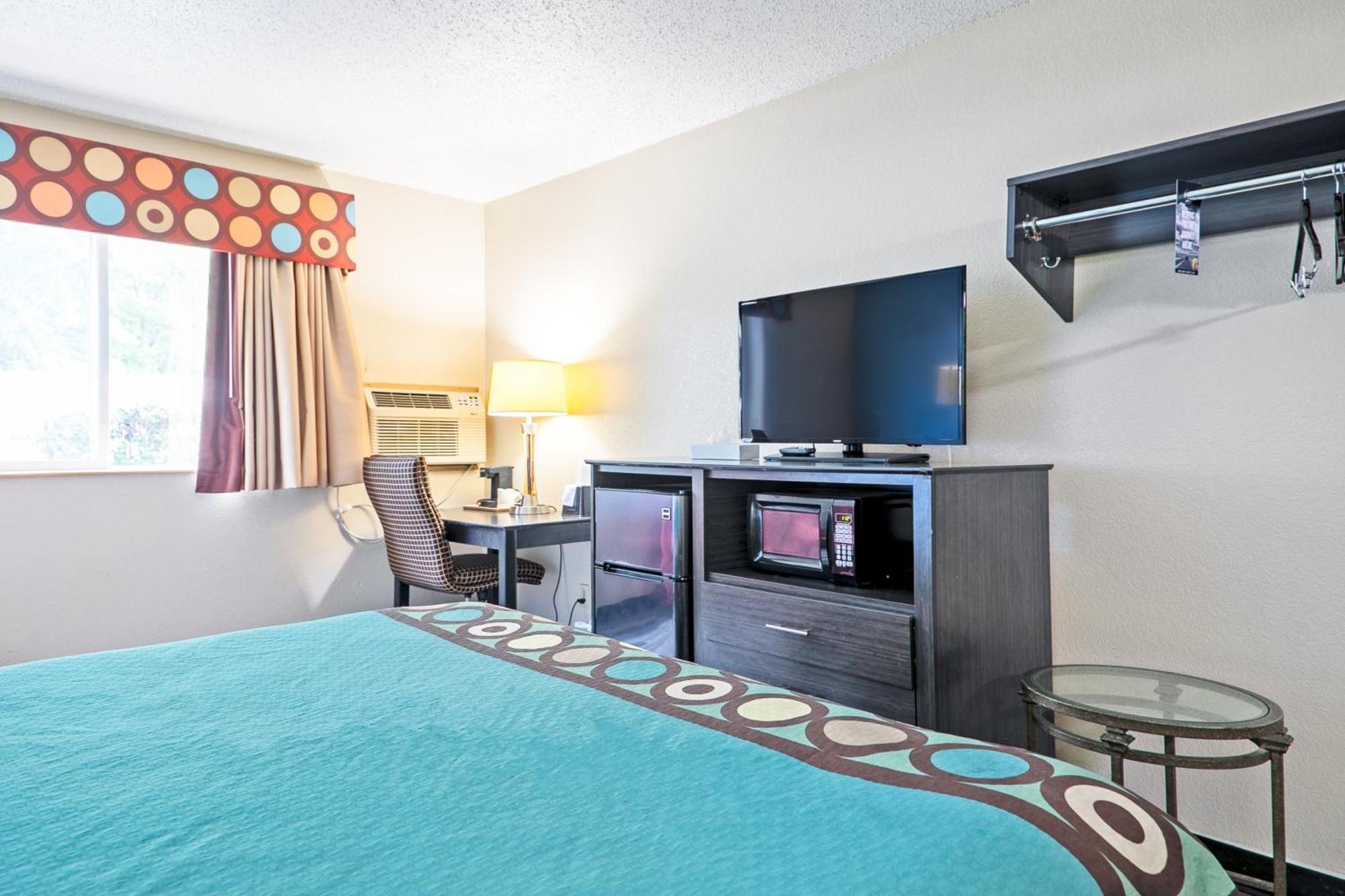 Super 8 By Wyndham Augusta Ft Eisenhower Area Bagian luar foto
