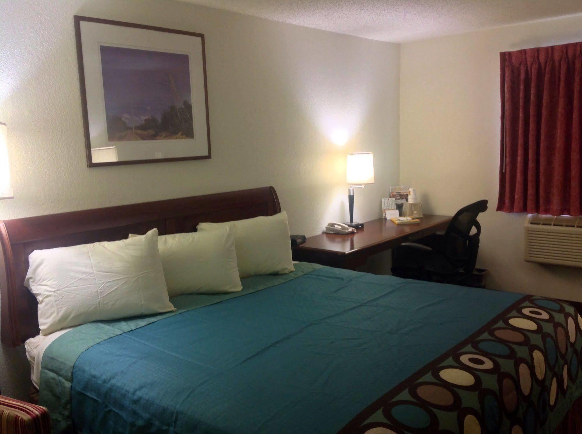 Super 8 By Wyndham Augusta Ft Eisenhower Area Bagian luar foto